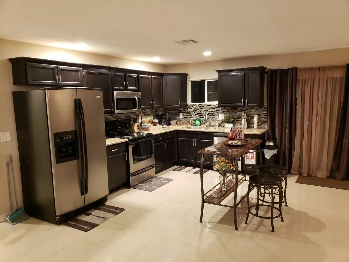 Beautiful 3 Bed/2 Bath Cozy Get Away Home Las Vegas 0*,  Verenigde Staten