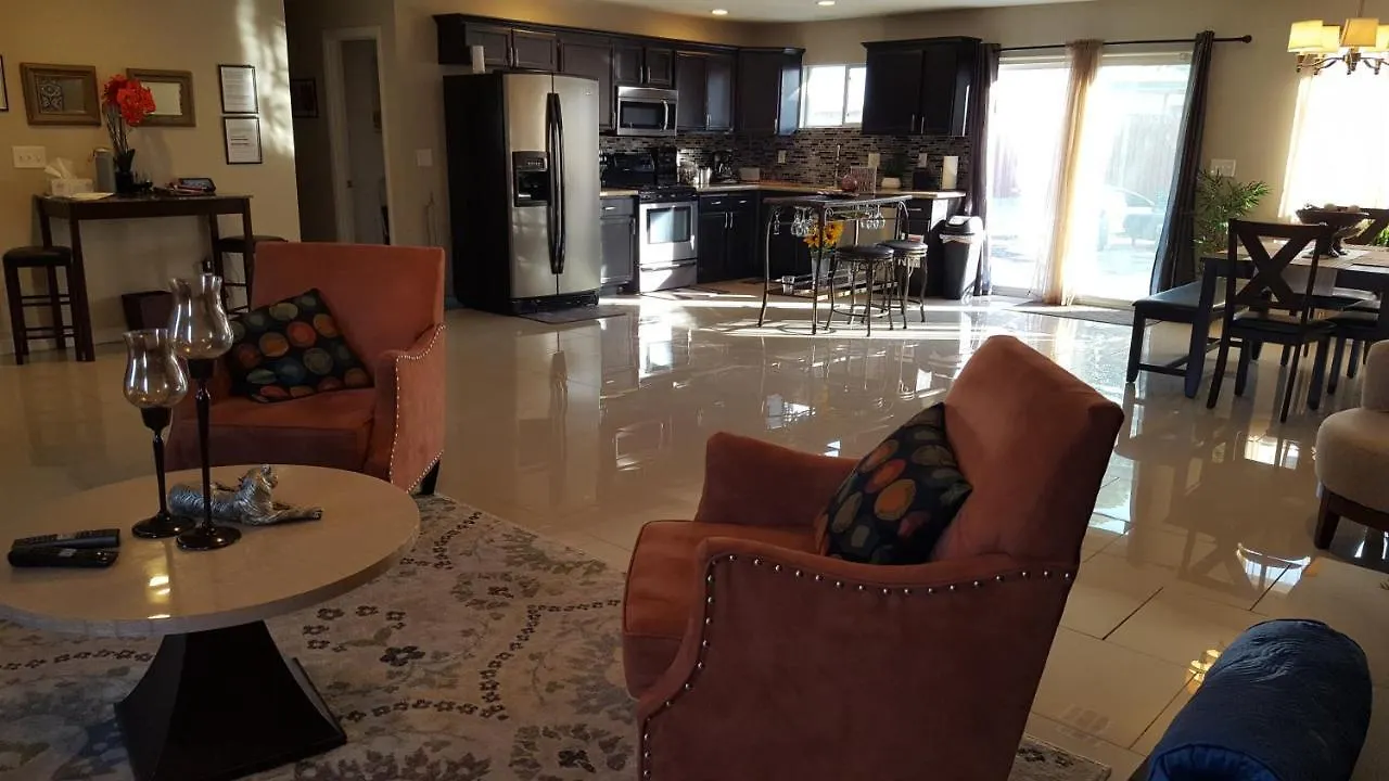 Beautiful 3 Bed/2 Bath Cozy Get Away Home Las Vegas 0*,